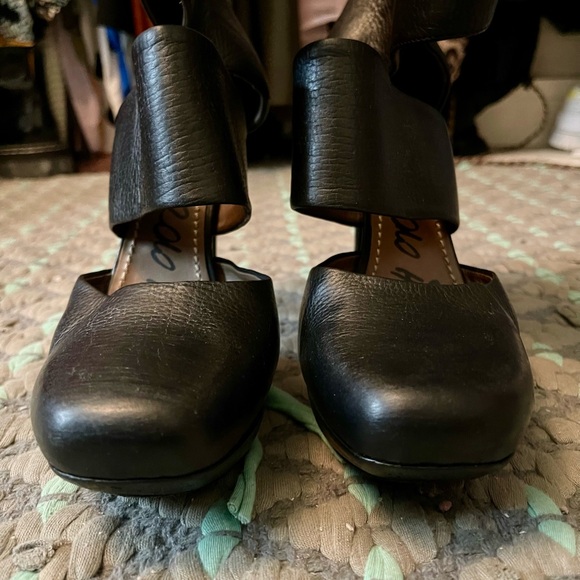 Lanvin Black High Heel pump with Straps size 40 (runway 2010 Hive) - Picture 5 of 9